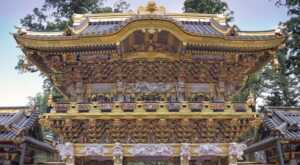 Wikipediaより：日光東照宮　陽明門・上層（平成の大修理後）　